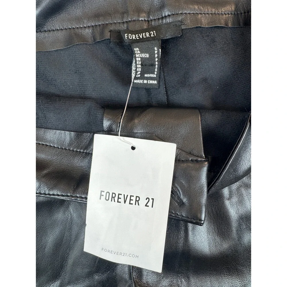 Forever 21 Womens Pleather Shorts Small Black Y2K Edgy Going Out
